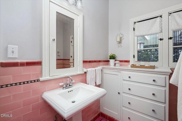 752 Glenview Road, Glendale, CA 91202