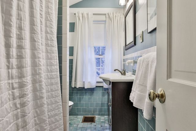 34 Brush Hill Ln, Milton, MA 02186