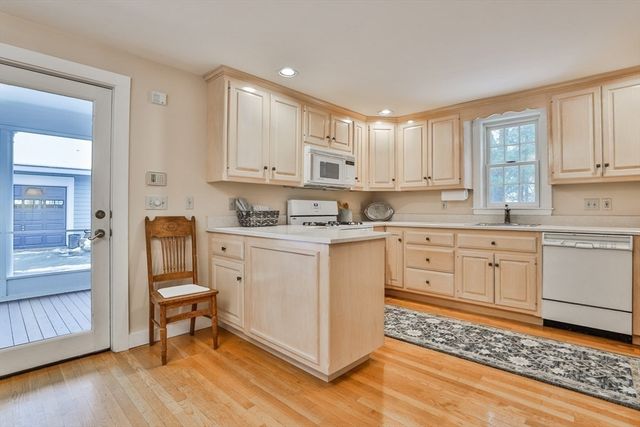 34 Brush Hill Ln, Milton, MA 02186