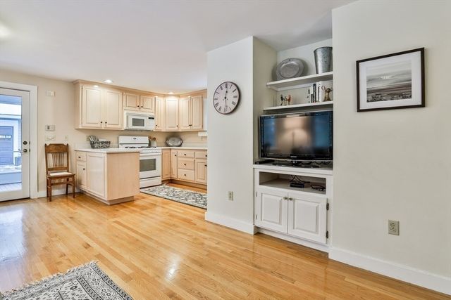 34 Brush Hill Ln, Milton, MA 02186