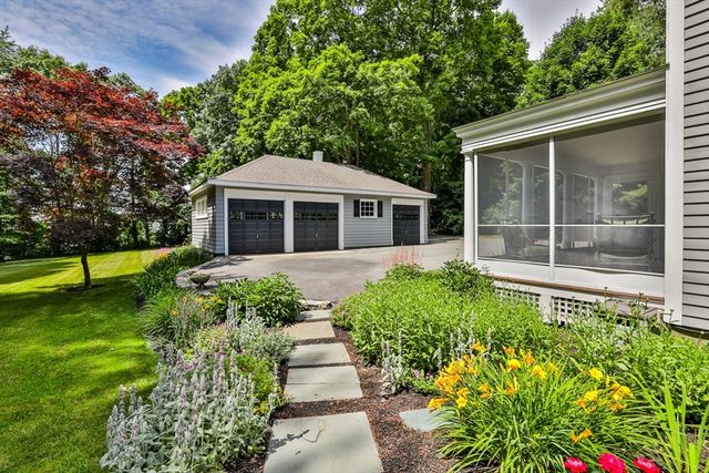 34 Brush Hill Ln, Milton, MA 02186