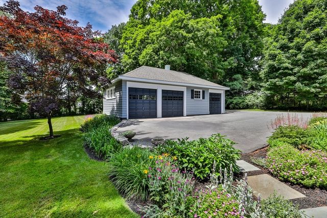 34 Brush Hill Ln, Milton, MA 02186