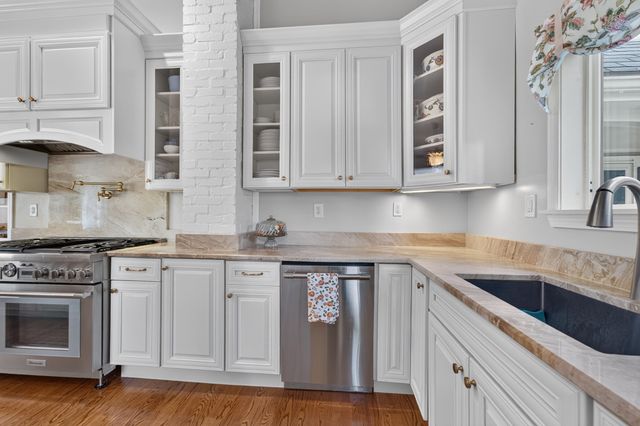 8 Wampum Path, Wayland, MA 01778