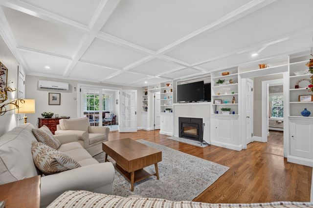 8 Wampum Path, Wayland, MA 01778