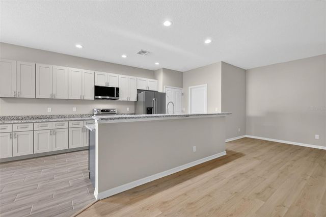 38905 PINE STREET, Umatilla, FL 32784