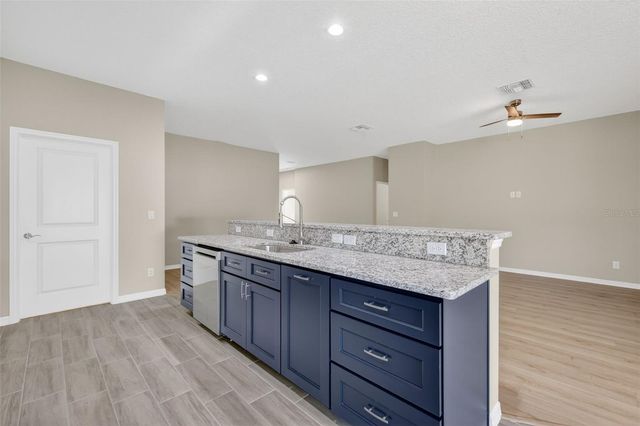 38905 PINE STREET, Umatilla, FL 32784