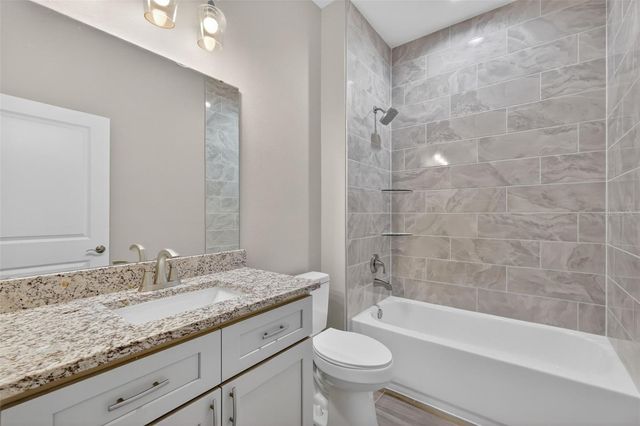 38905 PINE STREET, Umatilla, FL 32784