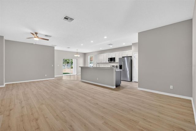 38905 PINE STREET, Umatilla, FL 32784