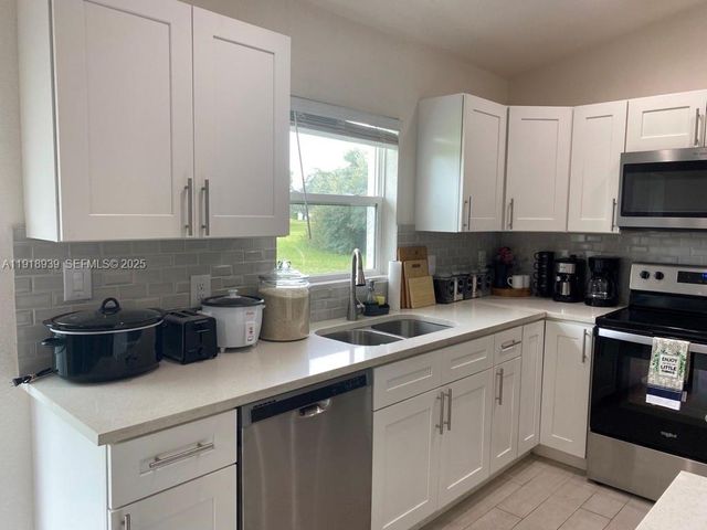 417 Cherry Tree Dr., Sebring, FL 33876