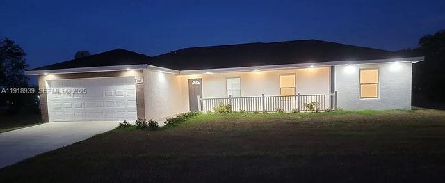 417 Cherry Tree Dr., Sebring, FL 33876