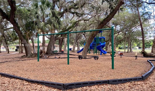 417 Cherry Tree Dr., Sebring, FL 33876