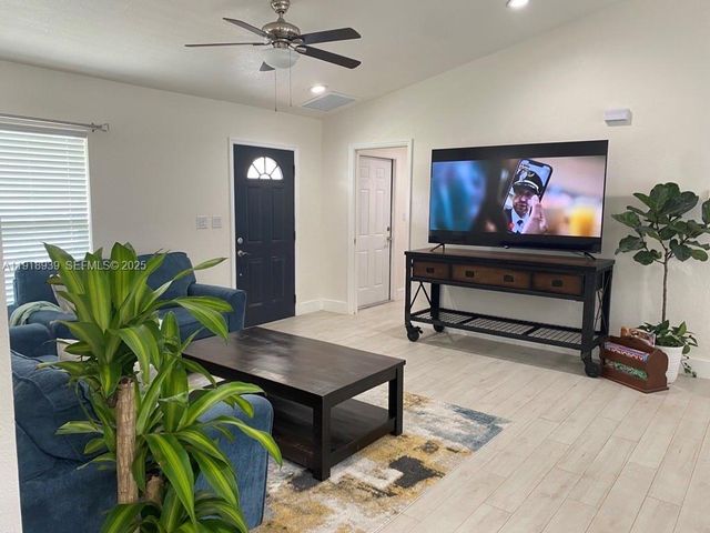 417 Cherry Tree Dr., Sebring, FL 33876