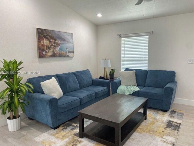 417 Cherry Tree Dr., Sebring, FL 33876