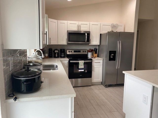 417 Cherry Tree Dr., Sebring, FL 33876