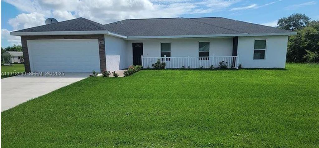 417 Cherry Tree Dr., Sebring, FL 33876