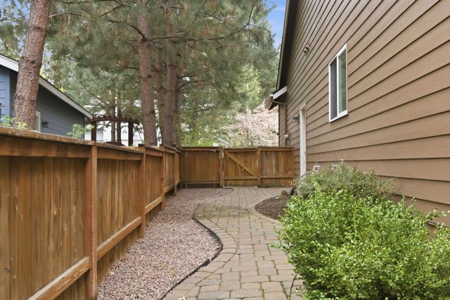19562 Meadowbrook Drive, Bend, OR 97702