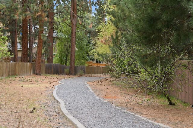 19562 Meadowbrook Drive, Bend, OR 97702