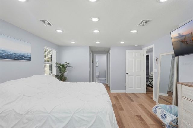 8015 28TH AVENUE N, St Petersburg, FL 33710