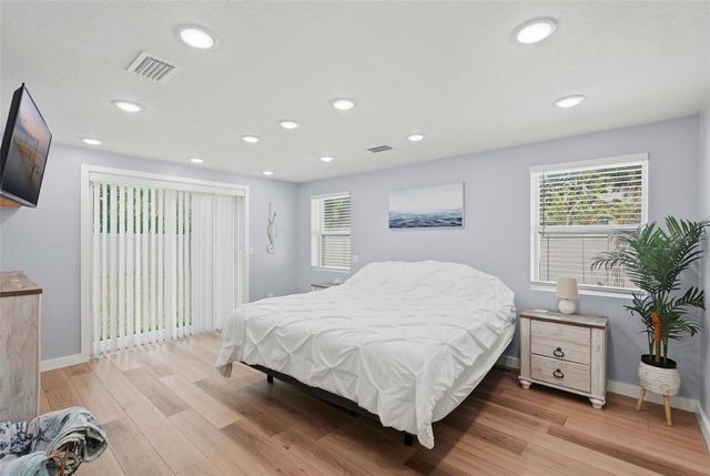 8015 28TH AVENUE N, St Petersburg, FL 33710