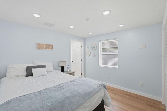 8015 28TH AVENUE N, St Petersburg, FL 33710