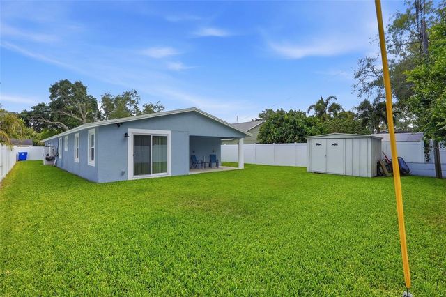 8015 28TH AVENUE N, St Petersburg, FL 33710