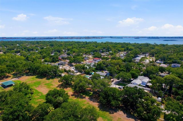8015 28TH AVENUE N, St Petersburg, FL 33710