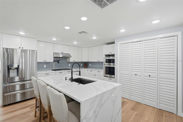 8015 28TH AVENUE N, St Petersburg, FL 33710