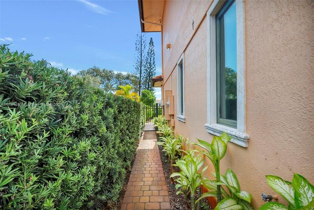 4251 SW 11th St, Miami, FL 33134
