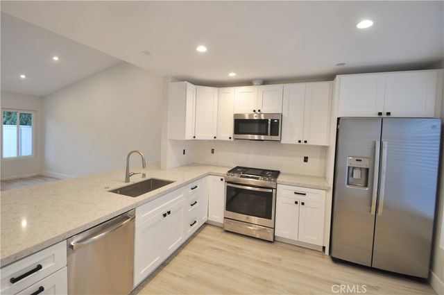 30 Sunfish 44, Irvine, CA 92604