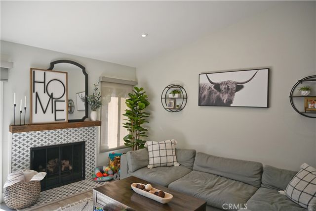 30 Sunfish 44, Irvine, CA 92604