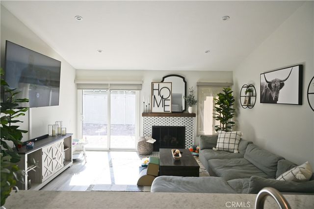 30 Sunfish 44, Irvine, CA 92604