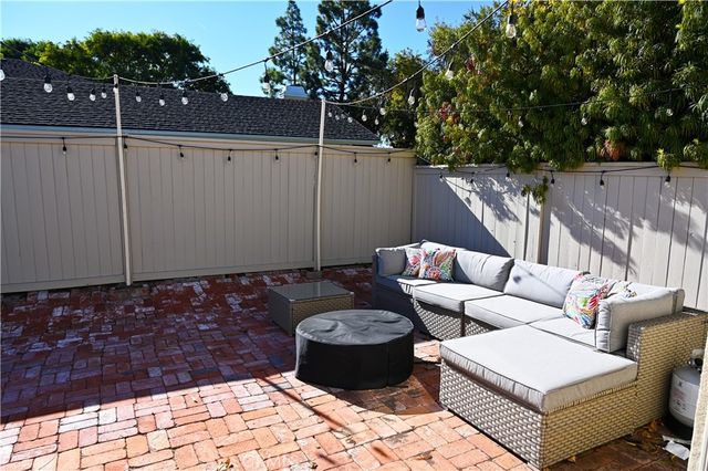 30 Sunfish 44, Irvine, CA 92604