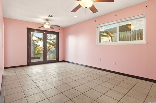 13914 Oak Meadows, Universal City, TX 78148