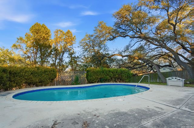 13914 Oak Meadows, Universal City, TX 78148