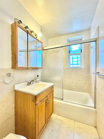 8616 60th Avenue Unit 5K, Elmhurst, NY 11373