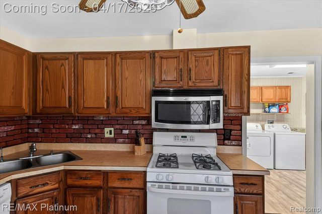 24270 Melody Lane, Taylor, MI 48180