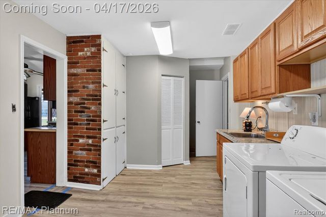 24270 Melody Lane, Taylor, MI 48180