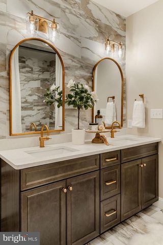 1247 HERSHEY LN, Lancaster, PA 17601