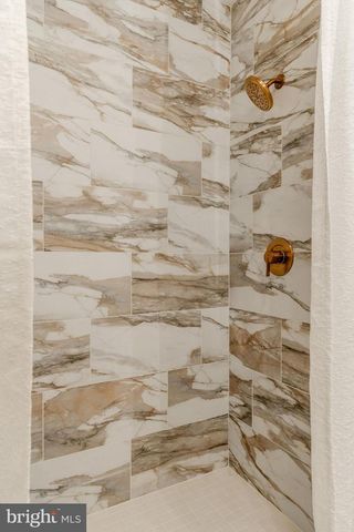 1247 HERSHEY LN, Lancaster, PA 17601