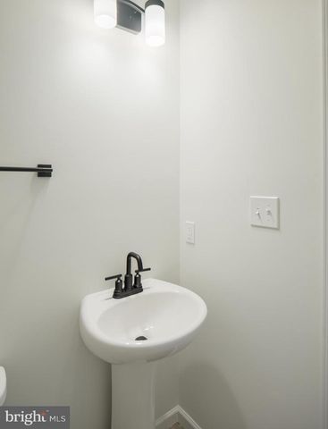 1247 HERSHEY LN, Lancaster, PA 17601