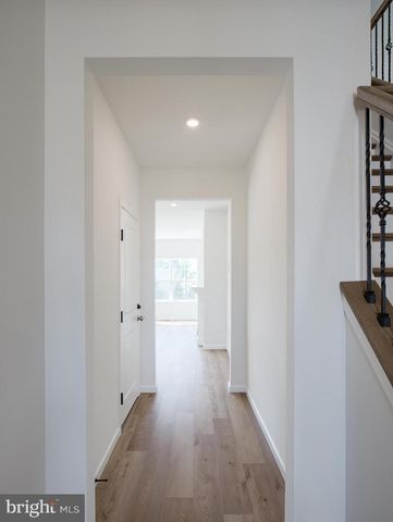 1247 HERSHEY LN, Lancaster, PA 17601