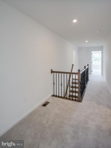 1247 HERSHEY LN, Lancaster, PA 17601