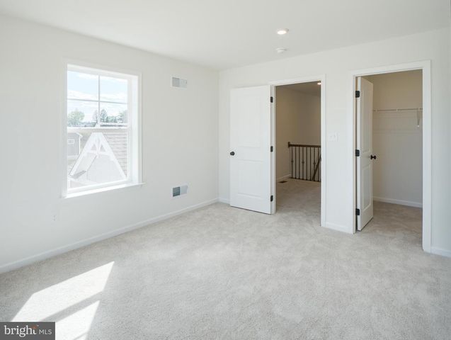 1247 HERSHEY LN, Lancaster, PA 17601