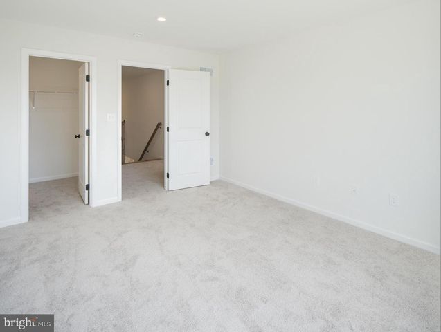 1247 HERSHEY LN, Lancaster, PA 17601