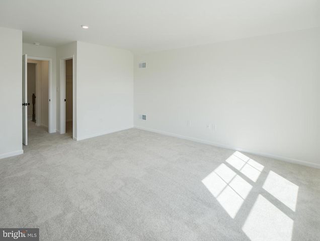 1247 HERSHEY LN, Lancaster, PA 17601