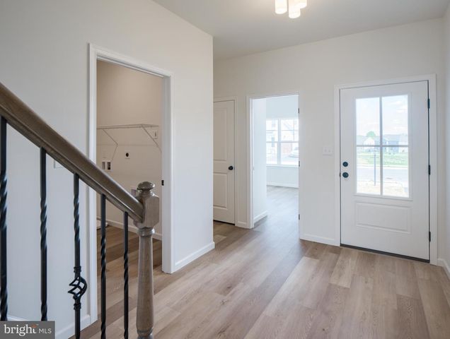 1247 HERSHEY LN, Lancaster, PA 17601