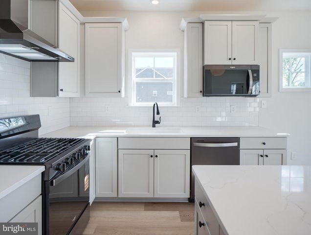 1247 HERSHEY LN, Lancaster, PA 17601
