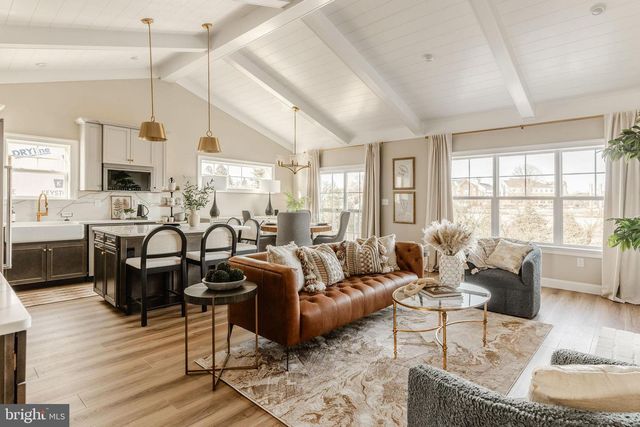 1247 HERSHEY LN, Lancaster, PA 17601