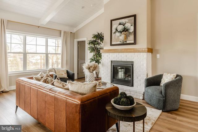 1247 HERSHEY LN, Lancaster, PA 17601