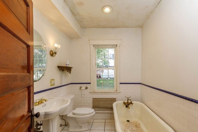 58 Lindell Avenue, Leominster, MA 01453